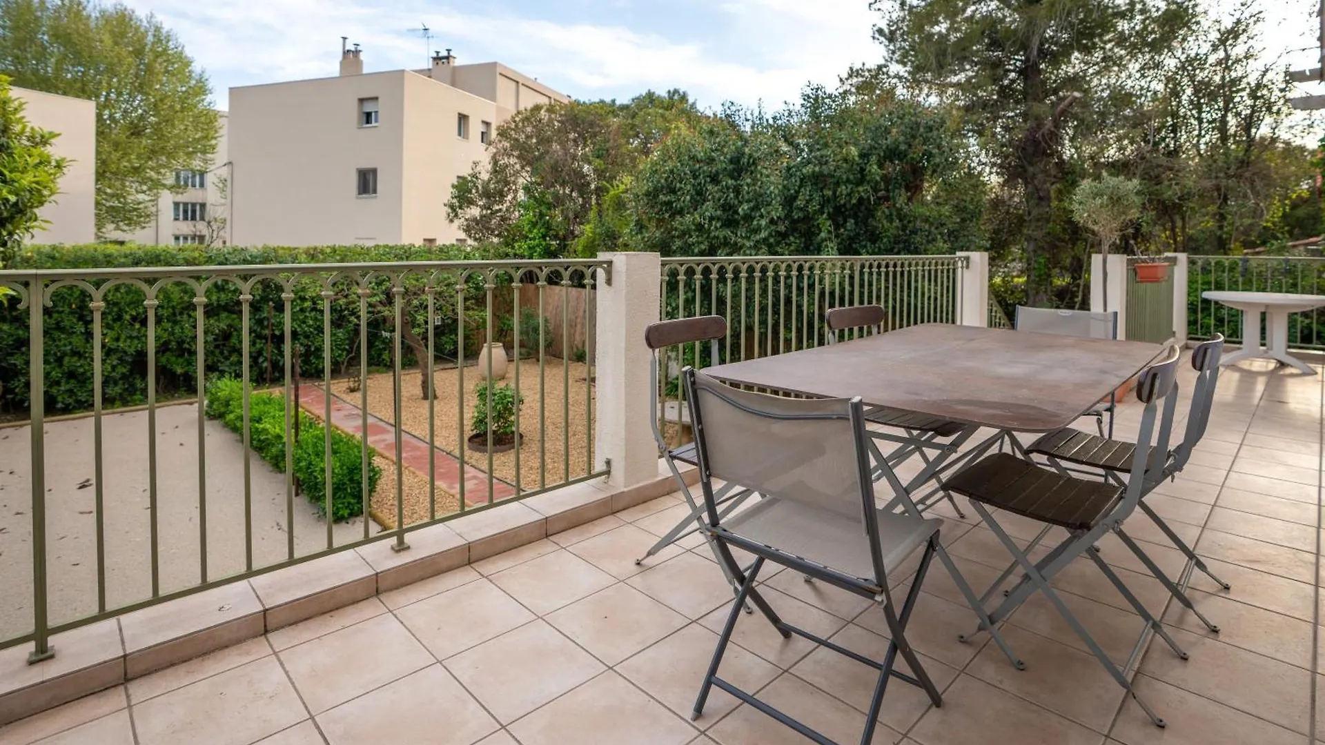 Villa Maurel Yourhosthelper Arles Fransa
